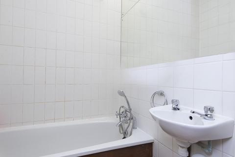 1 bedroom flat to rent, Compton Road, SW19