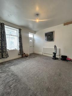 3 bedroom terraced house to rent, Clutton Street, Soothill, WF17