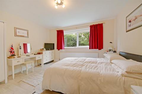 1 bedroom flat to rent, Brook Court, Radlett WD7