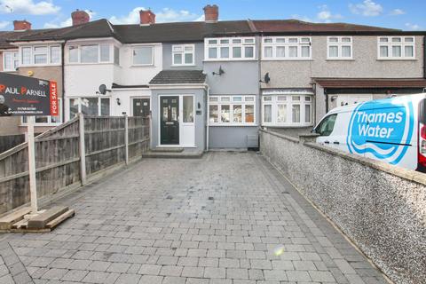 2 Brian Close, Hornchurch, RM12 4SL