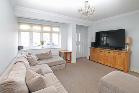 2 Brian Close, Hornchurch, RM12 4SL