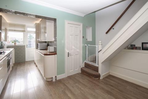 2 Brian Close, Hornchurch, RM12 4SL