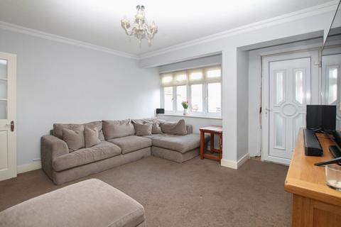 2 Brian Close, Hornchurch, RM12 4SL