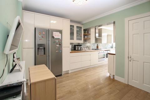 2 Brian Close, Hornchurch, RM12 4SL