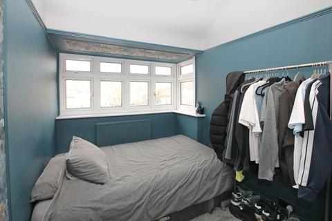 2 Brian Close, Hornchurch, RM12 4SL