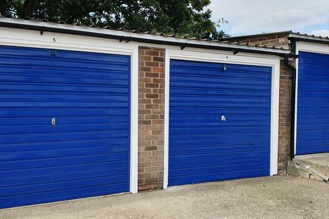 Garage to rent, Grange Road, Romford RM3