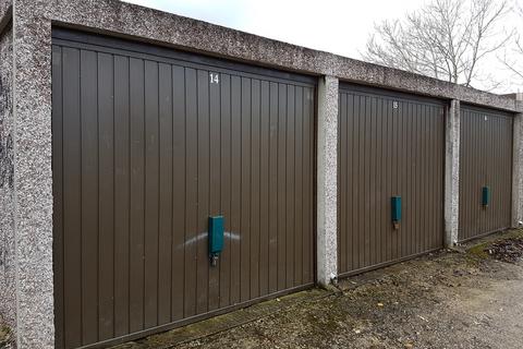 Garage to rent, Blagrove Drive, Wokingham RG41