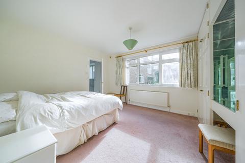 2, Newlands Buckingham Close, Guildford, GU1 1TR