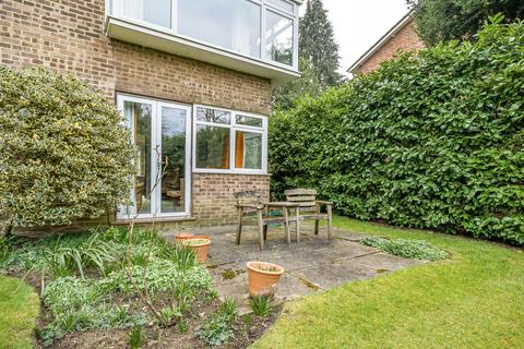 2, Newlands Buckingham Close, Guildford, GU1 1TR
