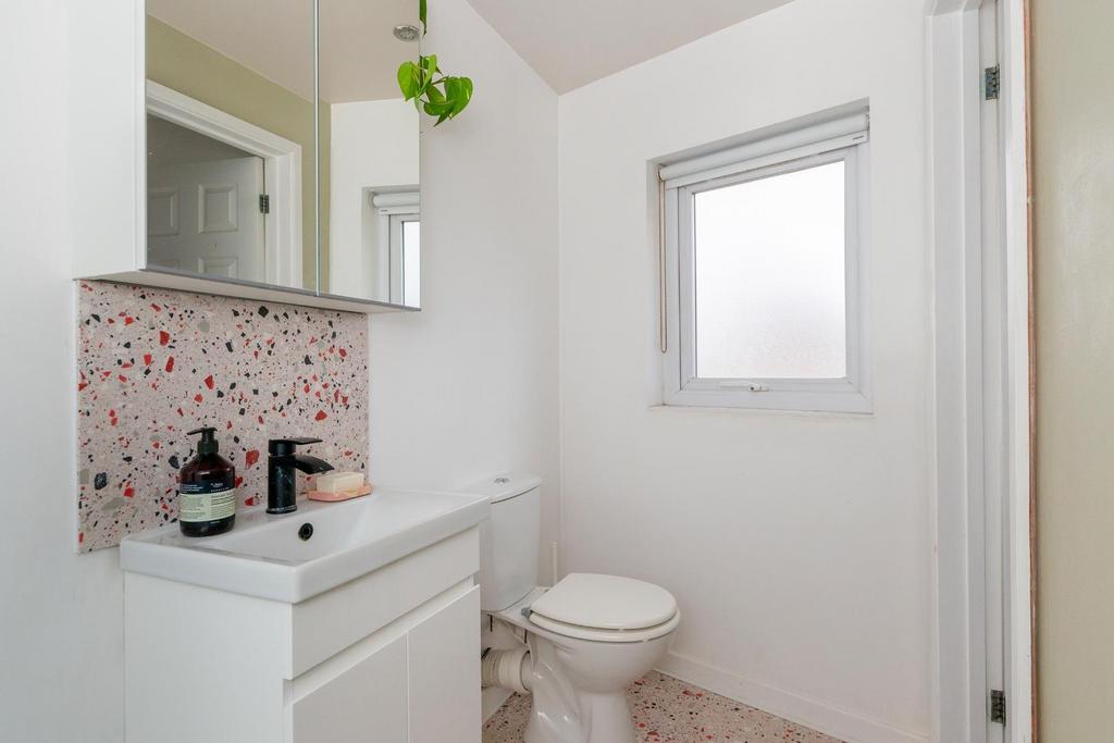 1 B7 R4 BR - Ensuite A.jpg
