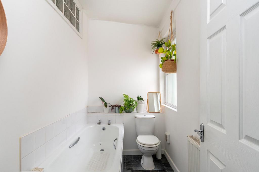 1 B7 R4 BR - Bathroom B.jpg