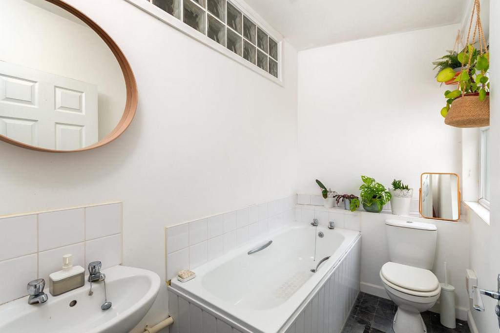 1 B7 R4 BR - Bathroom A.jpg