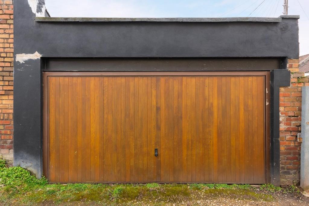 1 B7 R4 BR - Garage A.jpg
