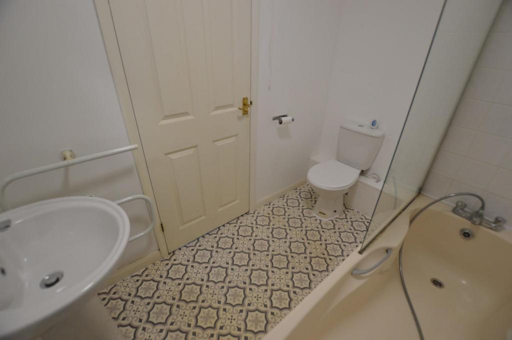Bathroom.JPG