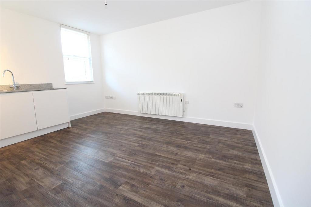 Living Room - 3.JPG