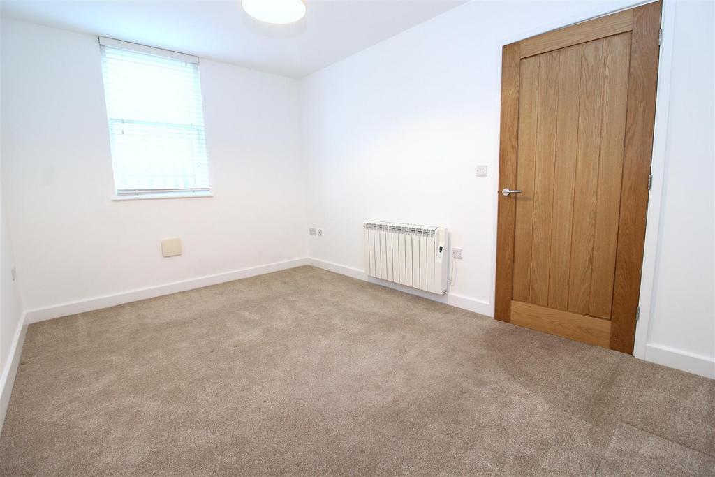 Bedroom - 1.JPG