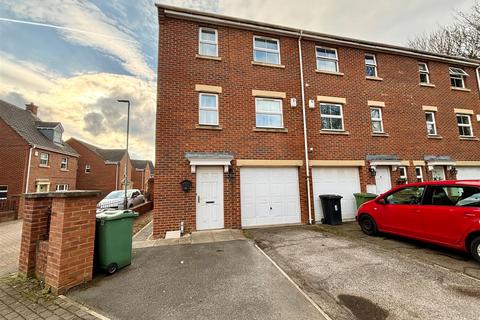 3 bedroom townhouse for sale, Nursery Close, Kippax, Leeds