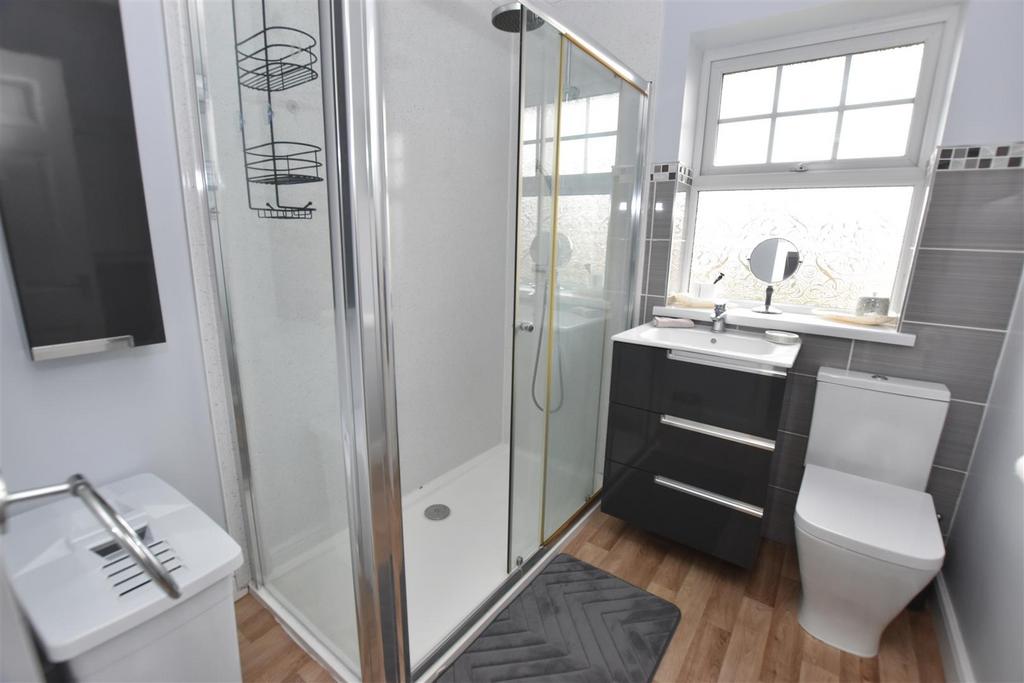 Family Shower Room.JPG