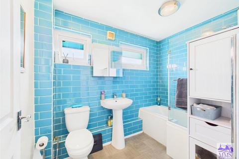 6 Vanquisher Walk, Gravesend, DA12 4LS