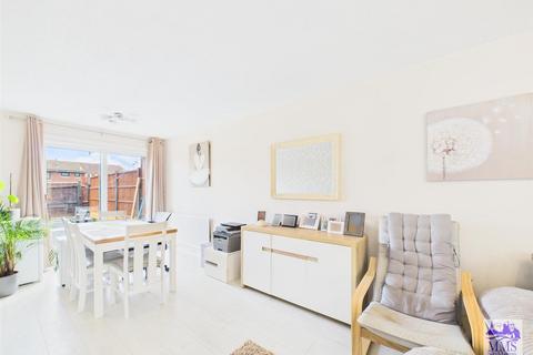 6 Vanquisher Walk, Gravesend, DA12 4LS