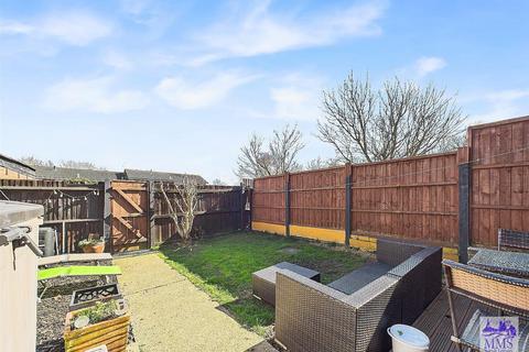 6 Vanquisher Walk, Gravesend, DA12 4LS