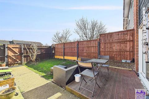 6 Vanquisher Walk, Gravesend, DA12 4LS