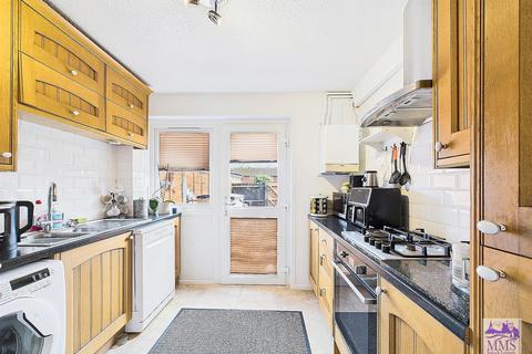 6 Vanquisher Walk, Gravesend, DA12 4LS