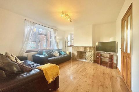 4 bedroom house to rent, Viola Square, London