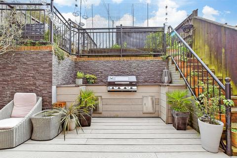 4 bedroom semi-detached house for sale, Broadway, Totland Bay, Isle of Wight
