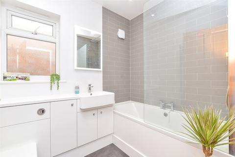 4 bedroom semi-detached house for sale, Broadway, Totland Bay, Isle of Wight