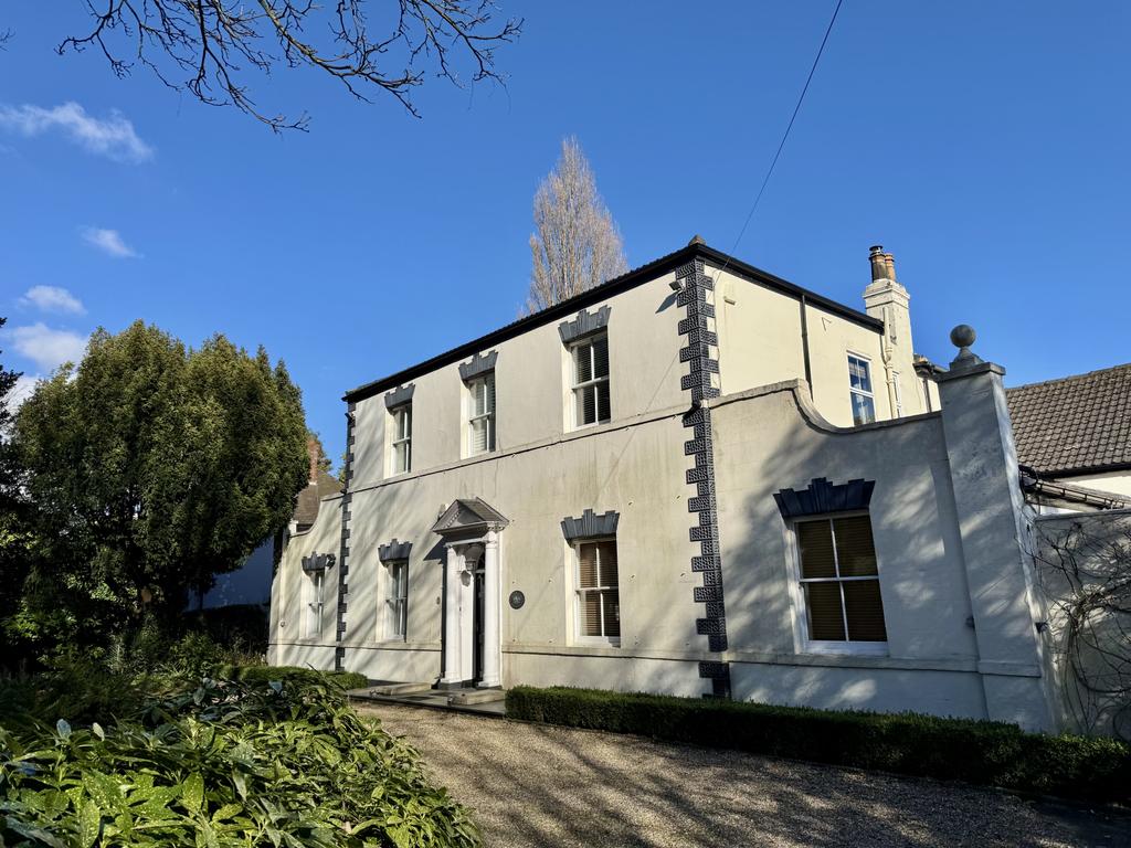 6 Bedroom Detached House - For Sale