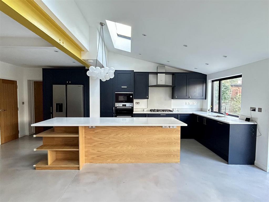 Kitchen (8).JPG