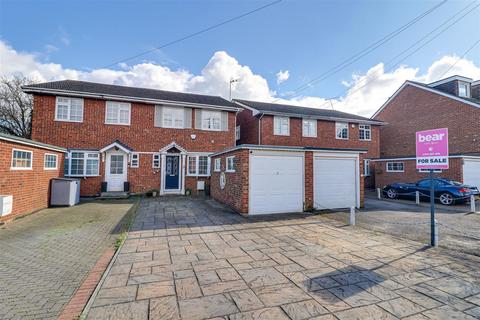 3 Ash Road, Benfleet, SS7 2BA