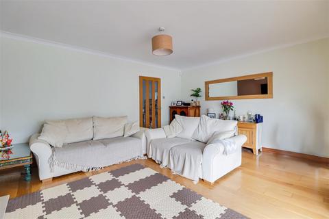 3 Ash Road, Benfleet, SS7 2BA