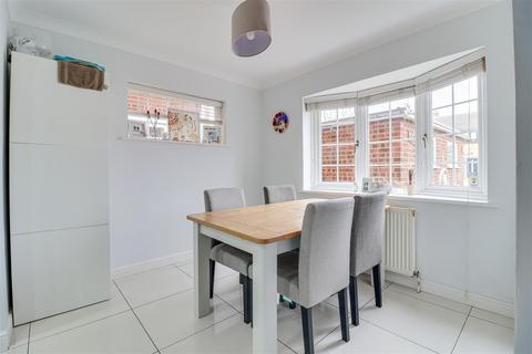 3 Ash Road, Benfleet, SS7 2BA