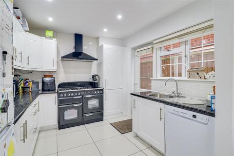 3 Ash Road, Benfleet, SS7 2BA