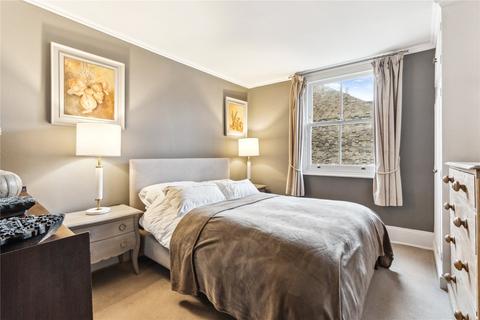 12 Crieff Road, London, SW18 2EA