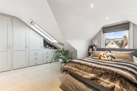 12 Crieff Road, London, SW18 2EA