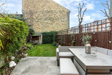 12 Crieff Road, London, SW18 2EA