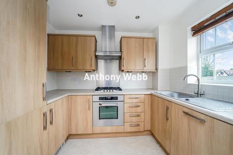 2 bedroom flat for sale, Enders Close, Enfield, EN2