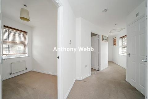 2 bedroom flat for sale, Enders Close, Enfield, EN2