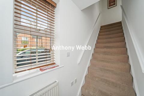 2 bedroom flat for sale, Enders Close, Enfield, EN2