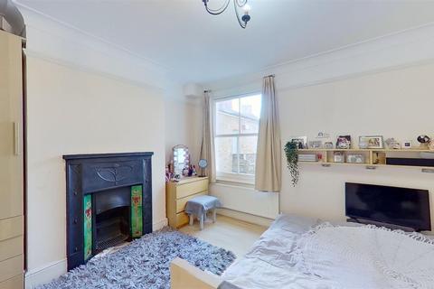 3 bedroom maisonette to rent, Durnsford Road London