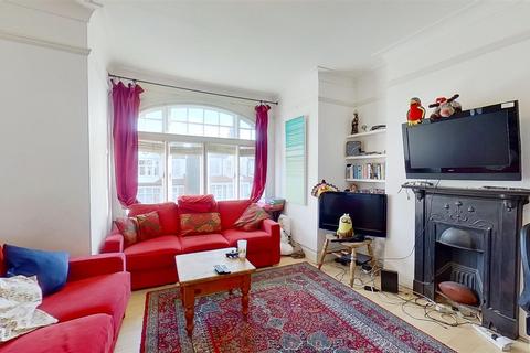 3 bedroom maisonette to rent, Durnsford Road London