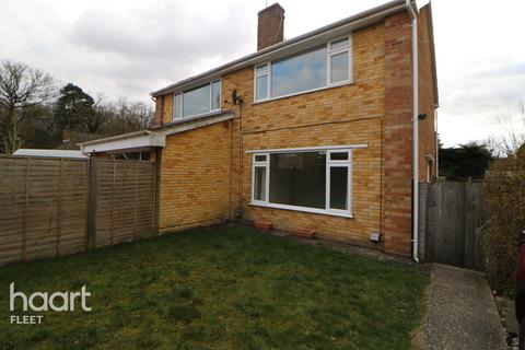 3 bedroom semi-detached house to rent, Oakwood, Church Crookham