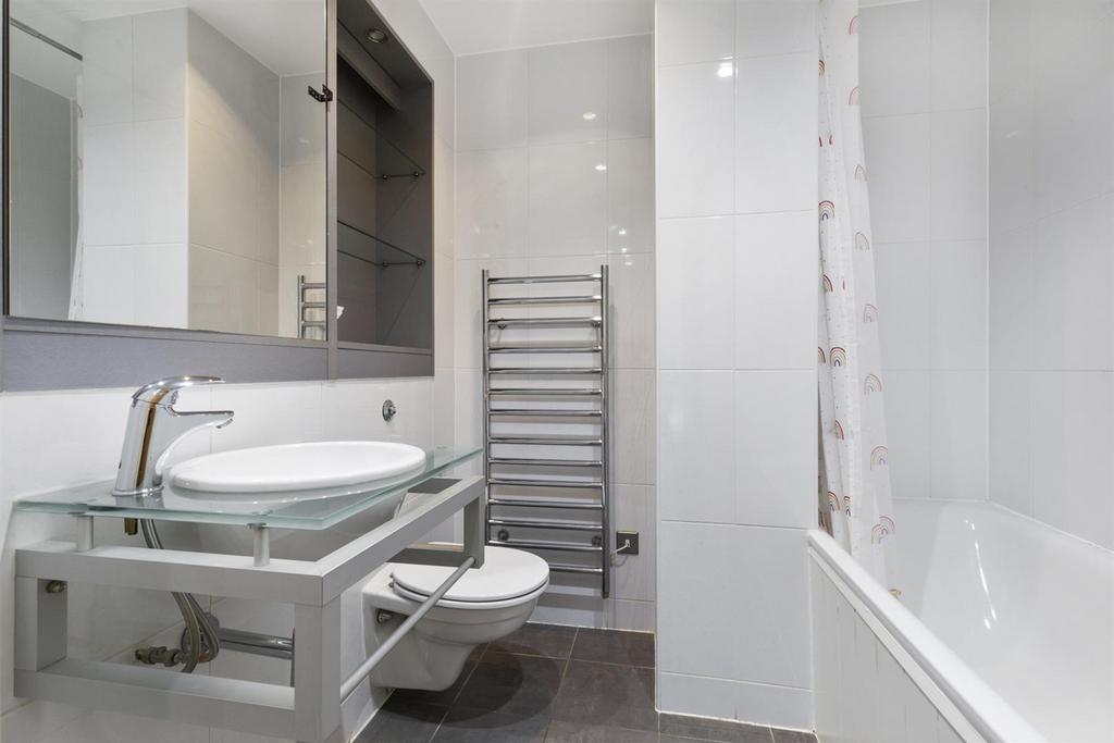 Bathroom (2).jpg