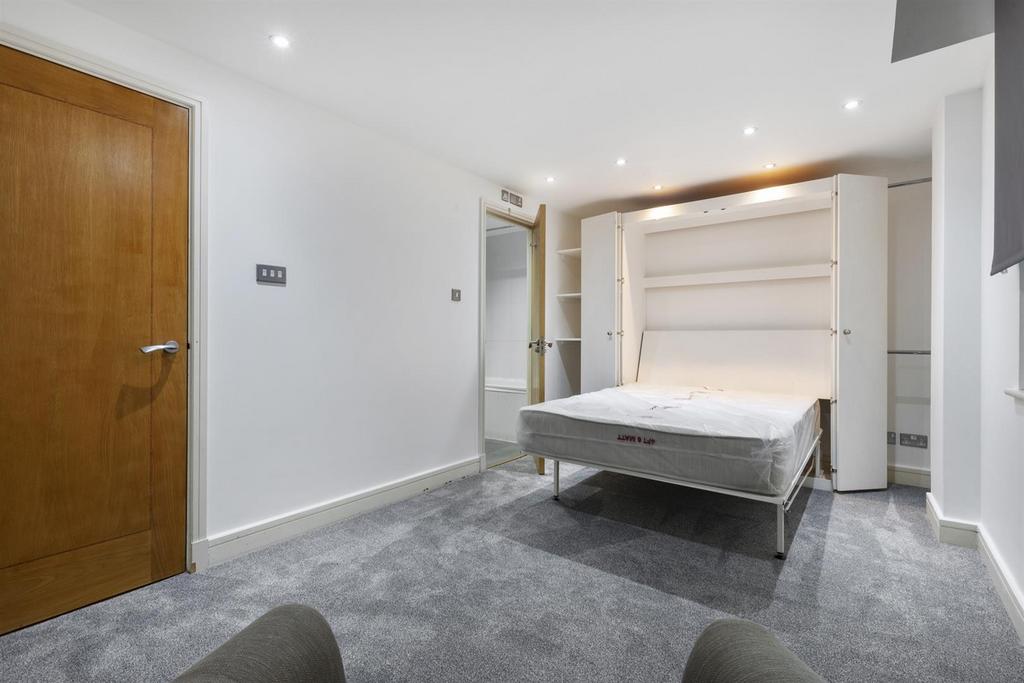 Bedroom (5).jpg