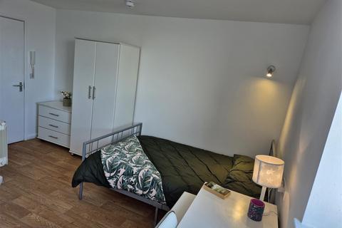 Studio to rent, STUDENT STUDIO - SELF CONTAINED