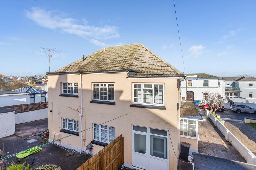 A04 - 25 A Cliff Road Paignton - 250123