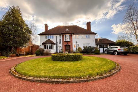 4 bedroom detached house for sale, Ambergate Close, Bloxwich, Walsall, WS3